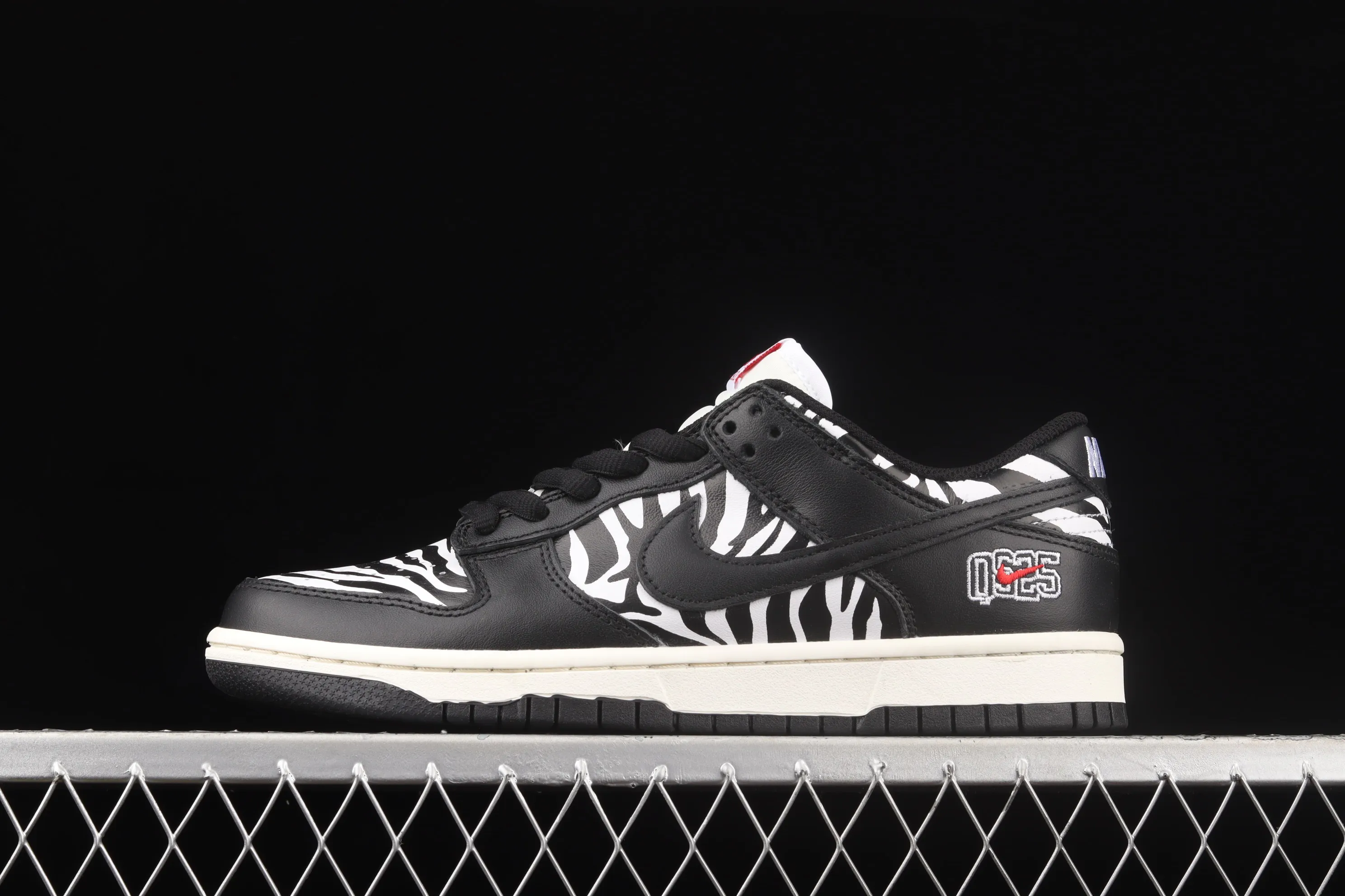 All categories Nk SB Dunk series Nk SB Dunk Low low-top sneakers F version Quartersnacks x Nk SB Dunk "Zebra" black and white zebra pattern joint model low-top sports casual sneakers DM3510-001